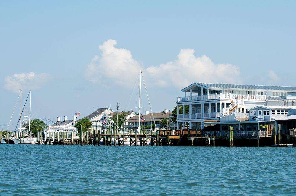 Beaufort inlet with restaurant from sea side