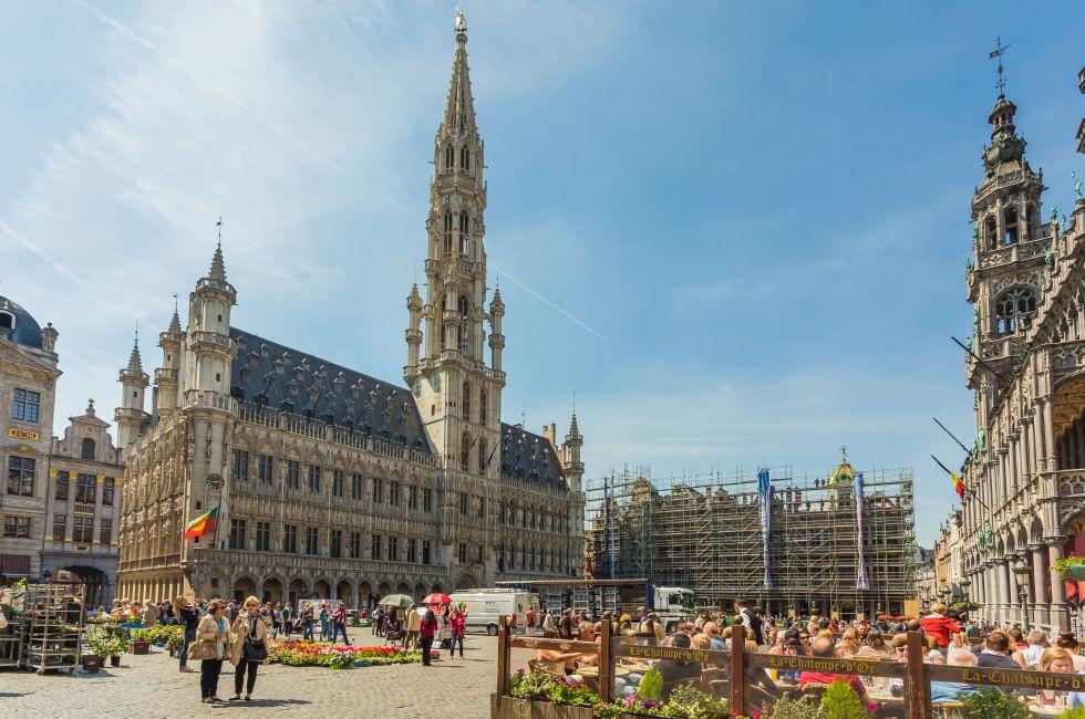 BRUSSELS - MAY 16 : Grand Place in Brussels, Belgium on May 16, 2014