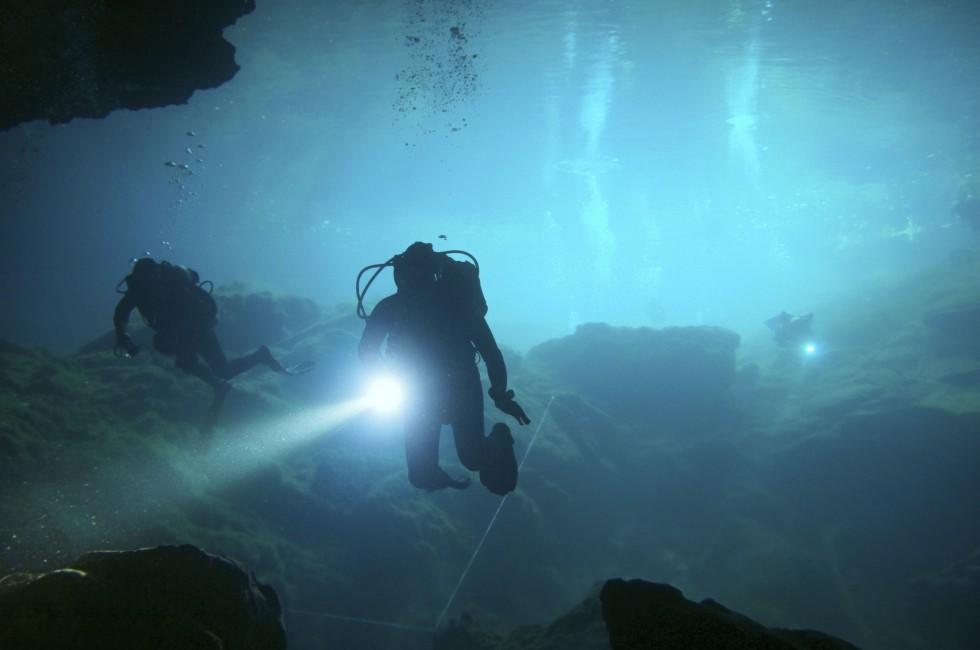 Divers in cenote.