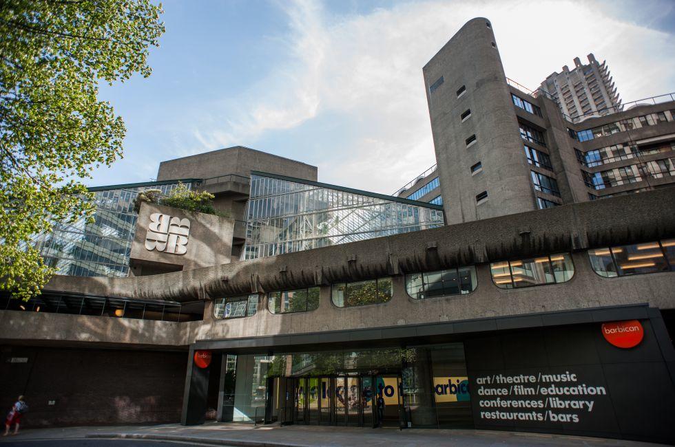 The Centre hosts classical and contemporary music concerts, theatre performances, film screenings and art exhibitions. It also houses a library, three restaurants, and a conservatory.