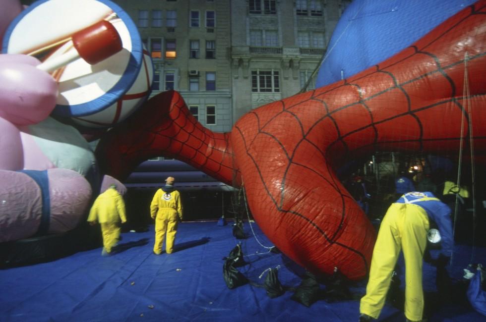 Macy's Thanksgiving day Parade, Balloon inflation, New York
