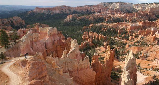 Sunrise Point and Queen's Garden in Bryce National Park.