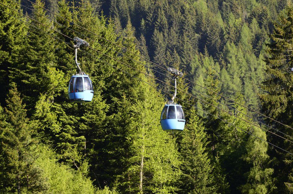 Italy, South Tirol, cable car to Alpe di Suisi
