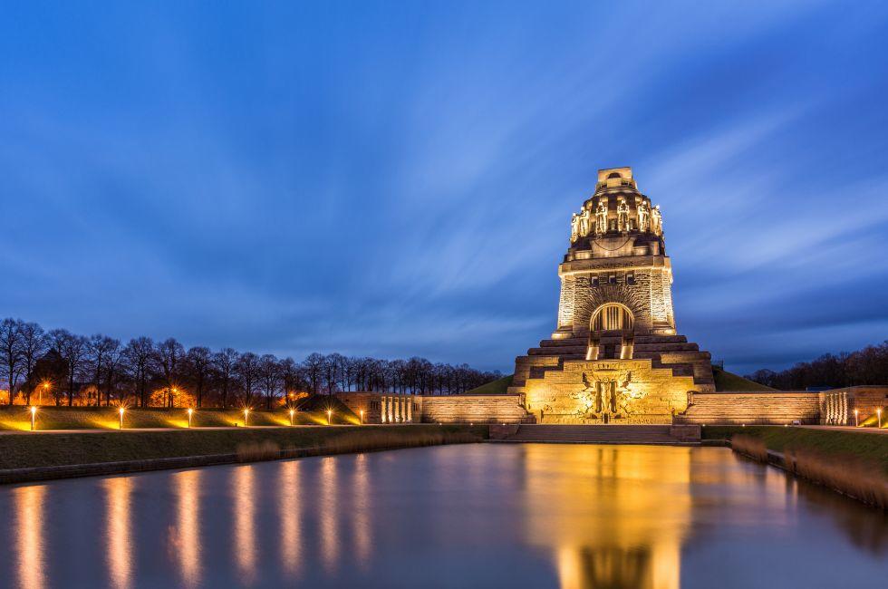 the monument &quot;Voelkerschlachtdenkmal&quot; in Leipzig at dusk, Germany