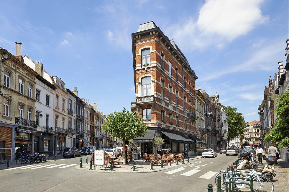 BRUSSELS, BELGIUM - JULY 17, 2014: The old street with the scenic houses, Square du Chatelain in Ixelles is a good place for lunch on July 17 in Brussels.