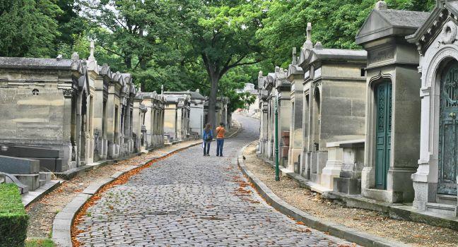 walkway, Cemetery, Cimitere du Pere-Lachaise, Paris, France
