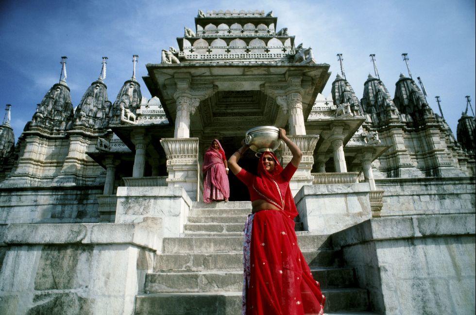 Women, Temple, Fatehpur Sikri, India