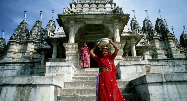Women, Temple, Fatehpur Sikri, India