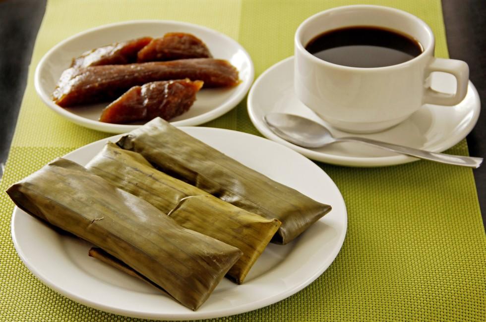 A Glutinous rice cake breakfast with coffee; 